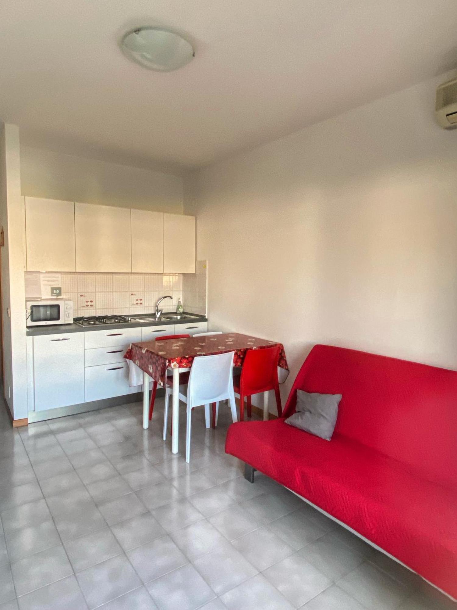 Grazioso Appartamento N 76 A 100Mt Dal Mare 비비오네 외부 사진